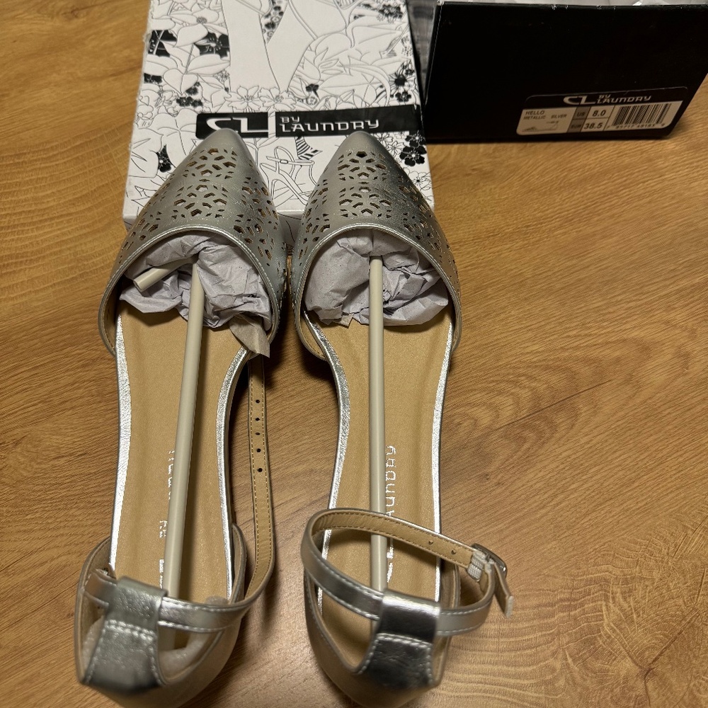CL by Chinese Laundry Women's metallic silver Hello Ballet Flat